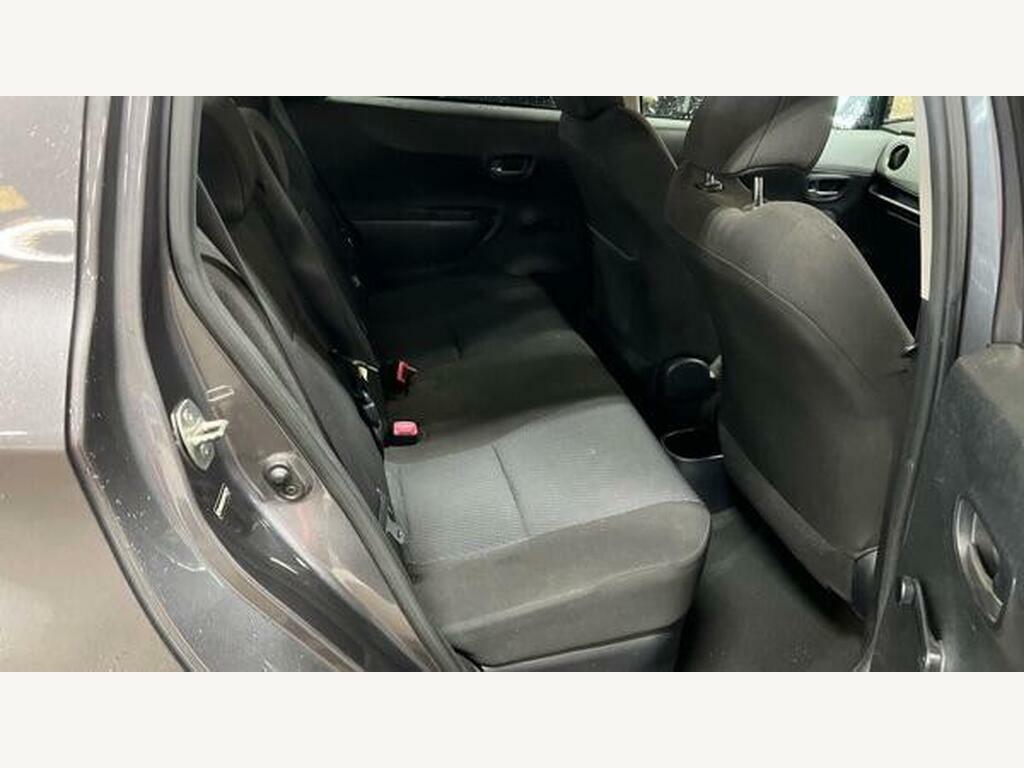 Toyota Yaris Excel White #10