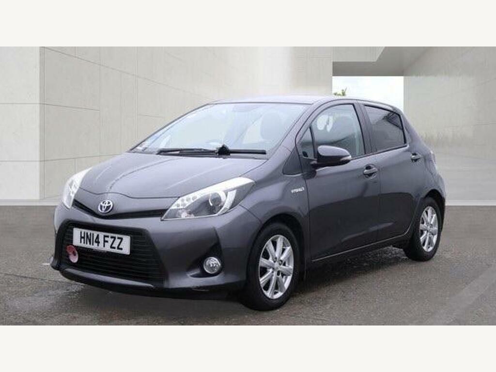 Toyota Yaris Excel White #2