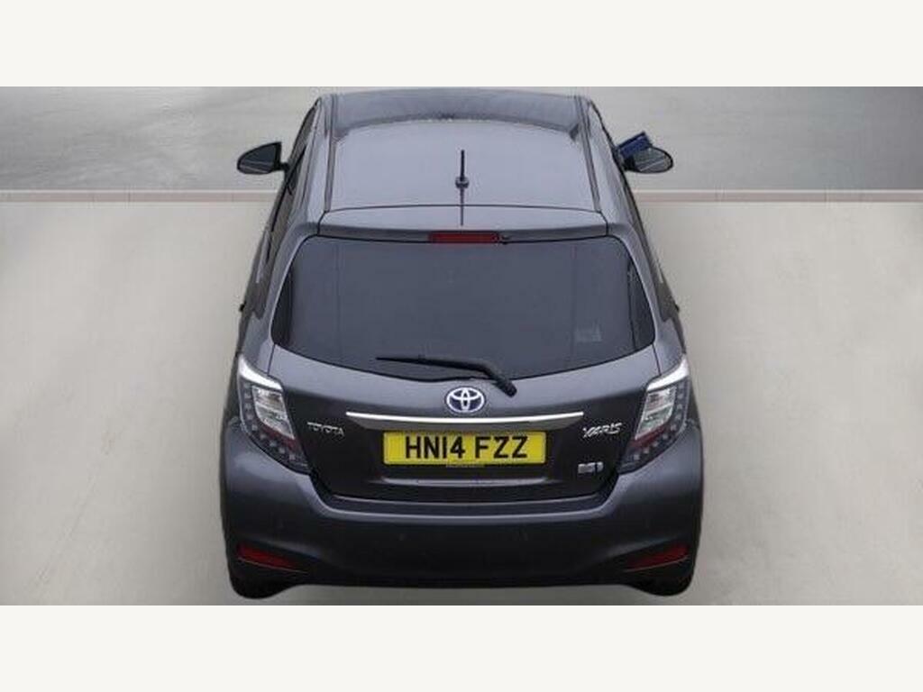 Toyota Yaris Excel White #8