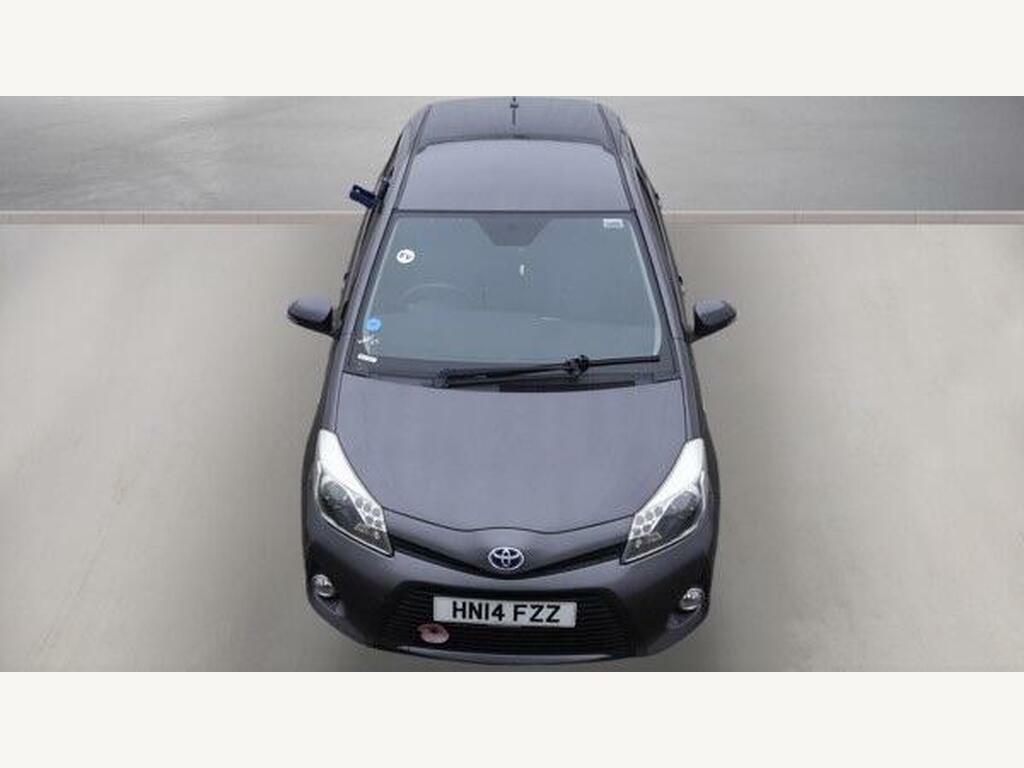 Toyota Yaris Excel White #7