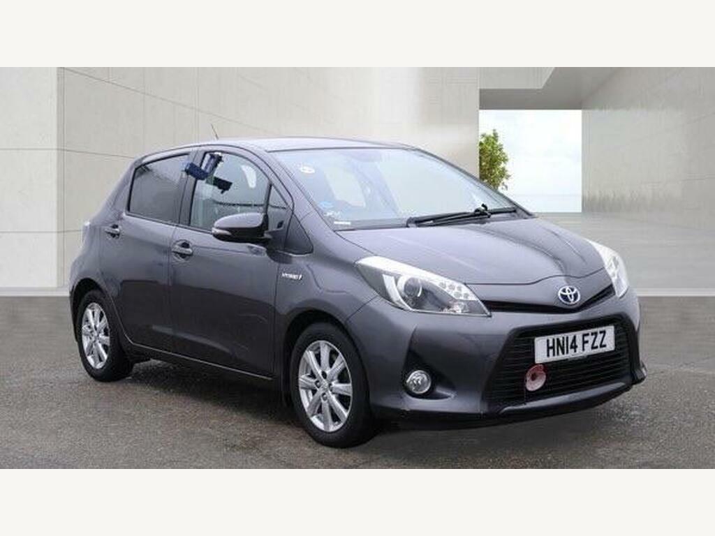 Toyota Yaris Excel White #1