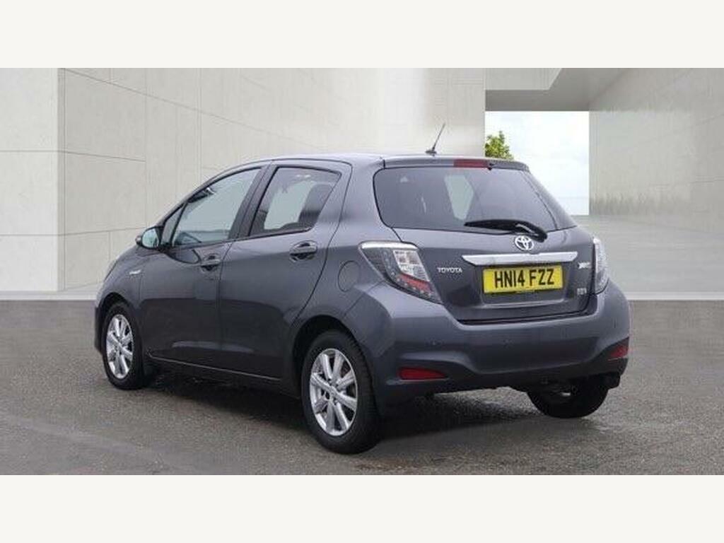 Toyota Yaris Excel White #3