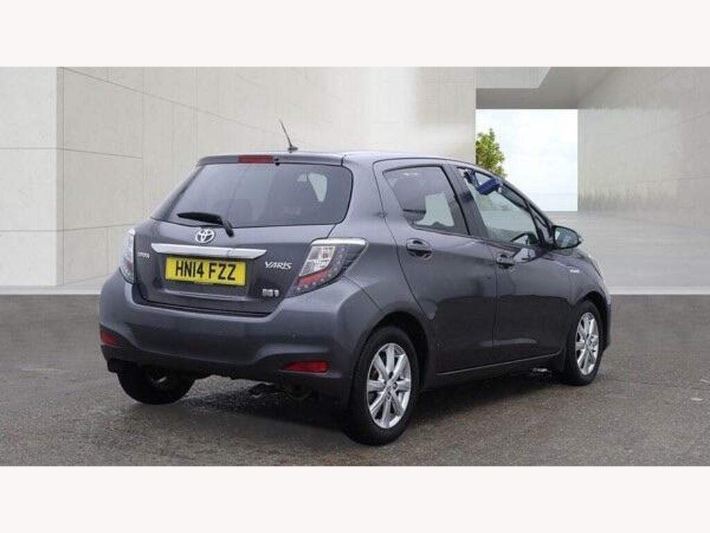 Toyota Yaris Excel White #4