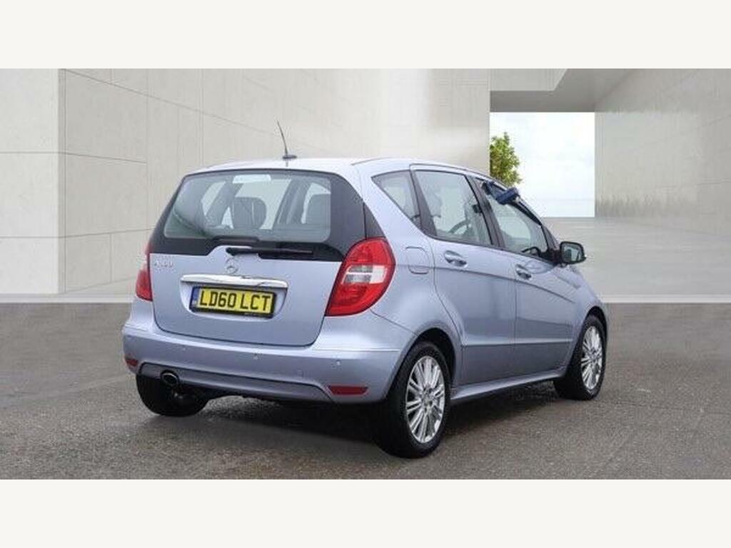 Mercedes-Benz A Class 1.5 A160 Elegance Se Cvt Blue #4