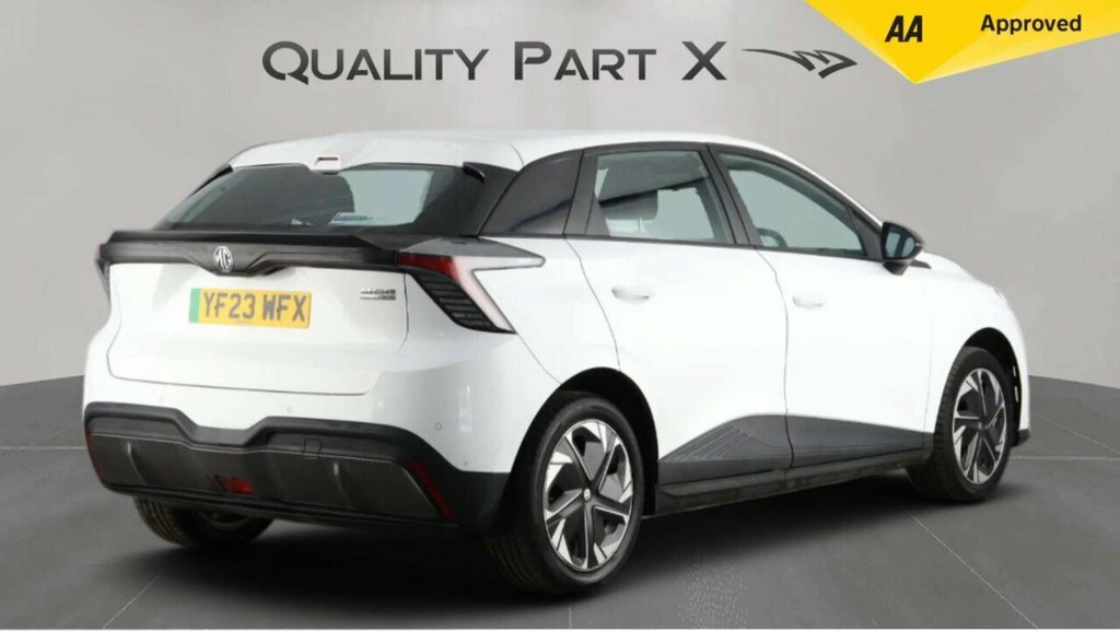 MG MG4 Hatchback YF23WFX White #6