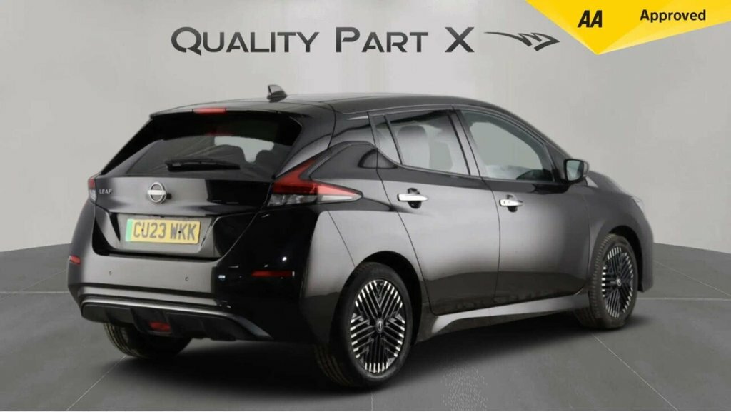 Nissan Leaf Hatchback Black #6