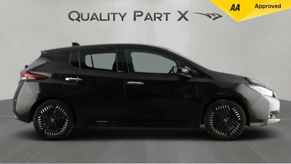Nissan Leaf Hatchback Black #5