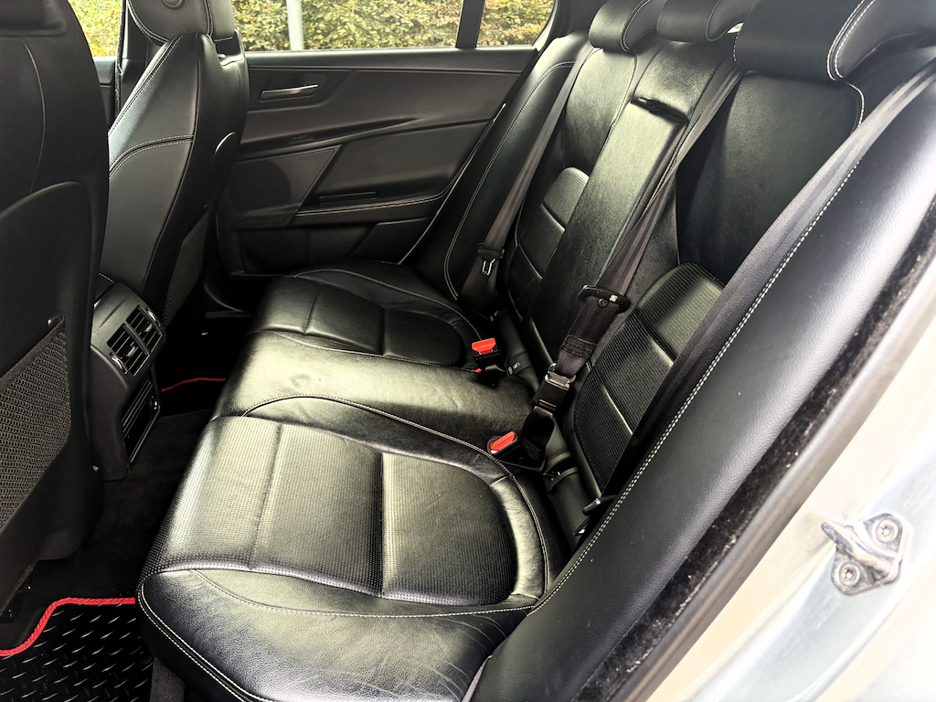 Jaguar XE Xe Portfolio D Black #10