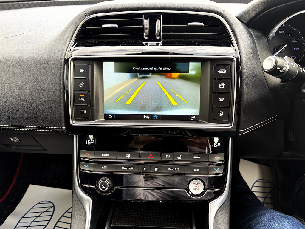 Jaguar XE Xe Portfolio D Black #13
