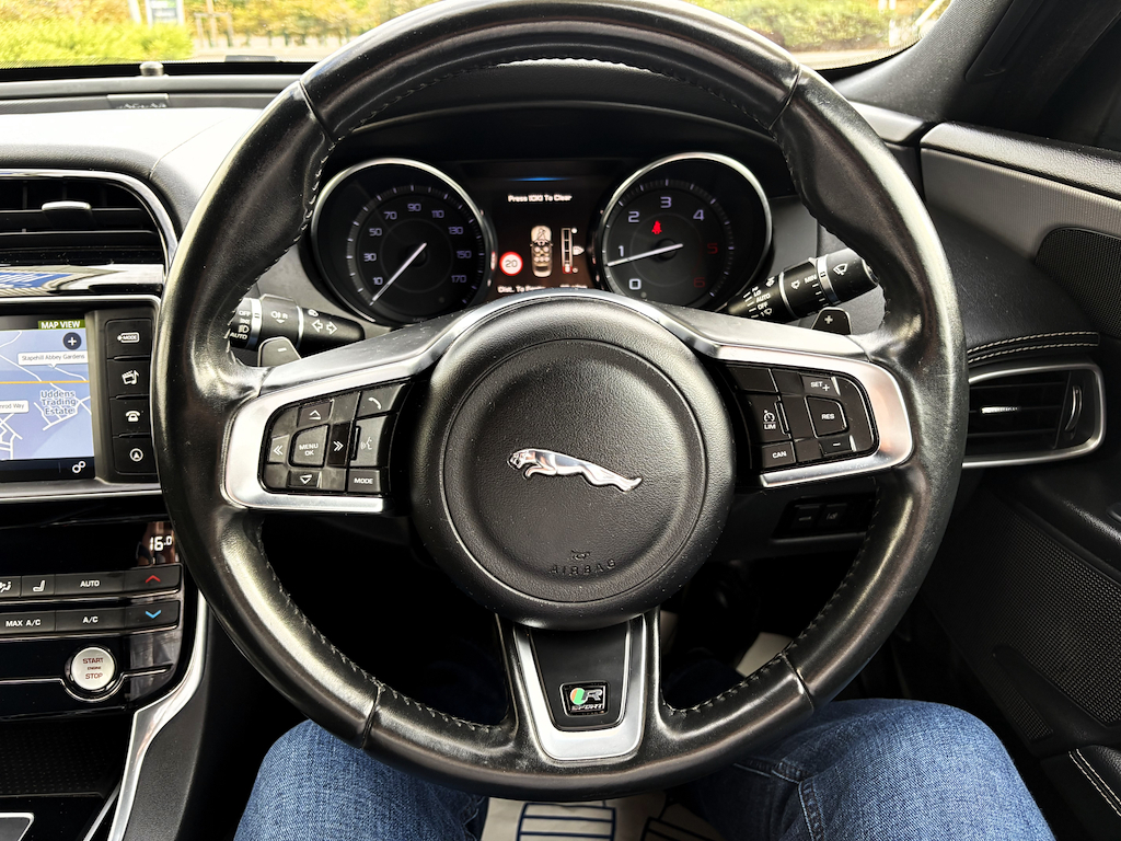 Jaguar XE Xe Portfolio D Black #15