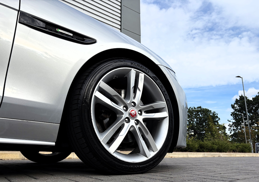 Jaguar XE Xe Portfolio D Black #18