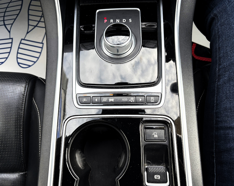 Jaguar XE Xe Portfolio D Black #14