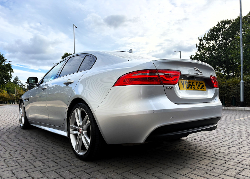 Jaguar XE Saloon Silver #4