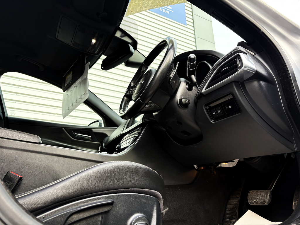 Jaguar XE Xe Portfolio D Black #8