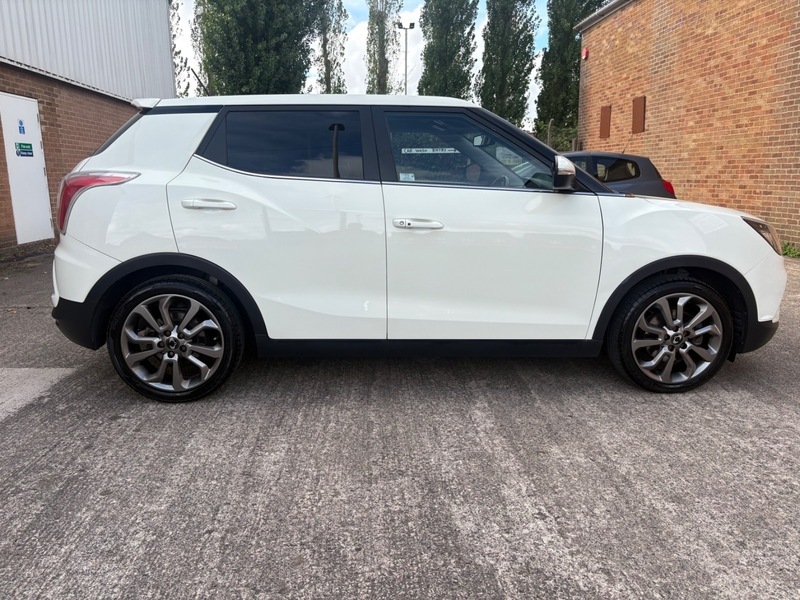 SsangYong Tivoli 1.6 E-xgi Elx Suv White #2