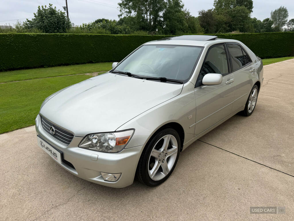 Lexus IS 200 2.0 Se Silver