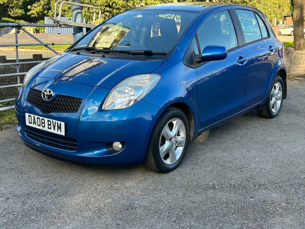 Toyota Yaris Silver #1
