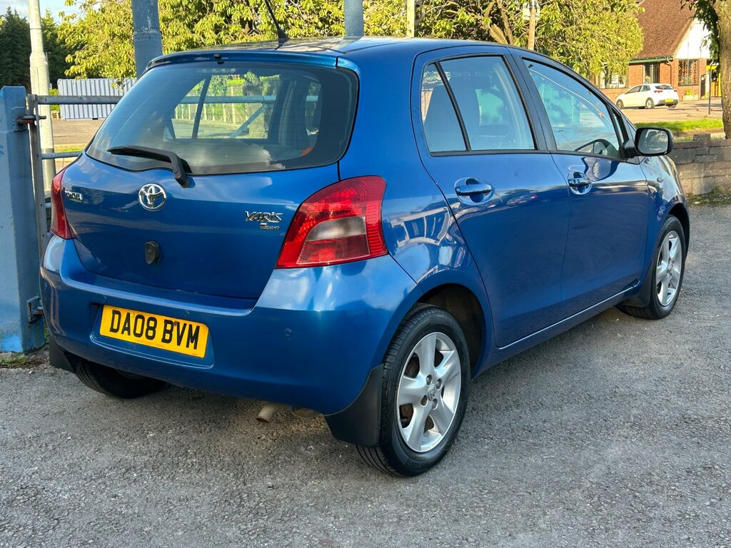 Toyota Yaris Silver #2