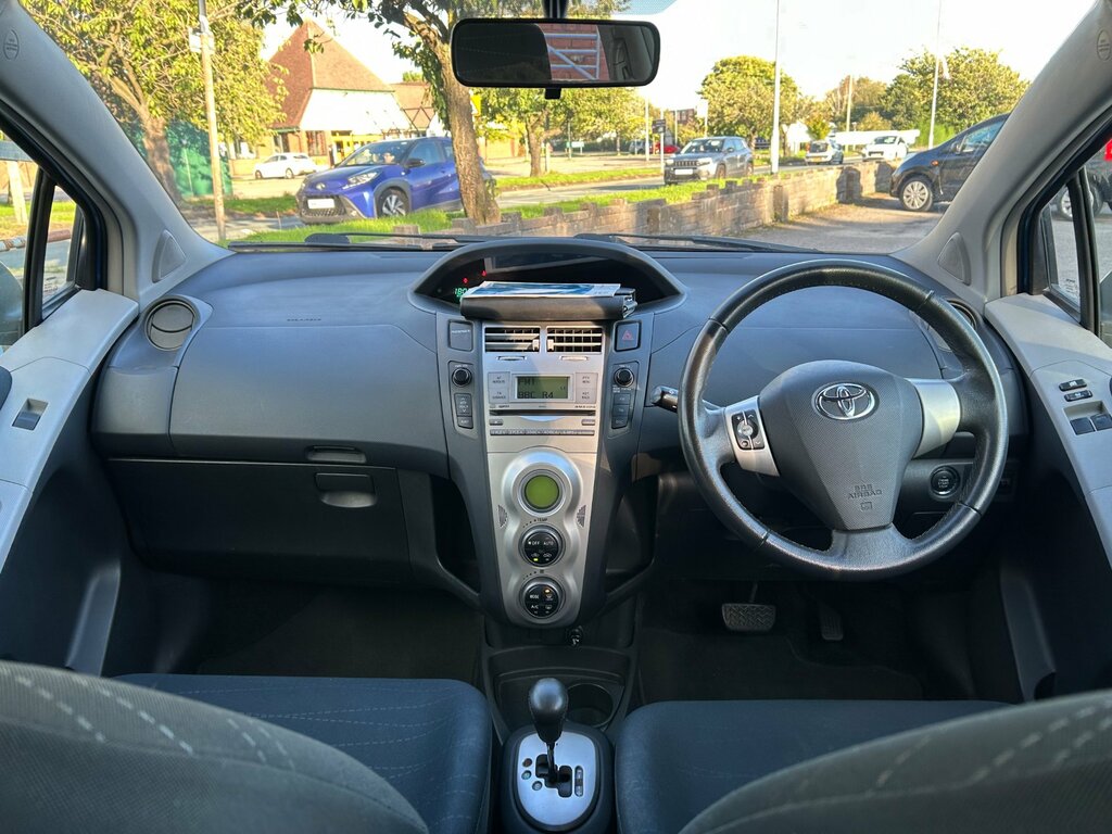 Toyota Yaris Silver #13