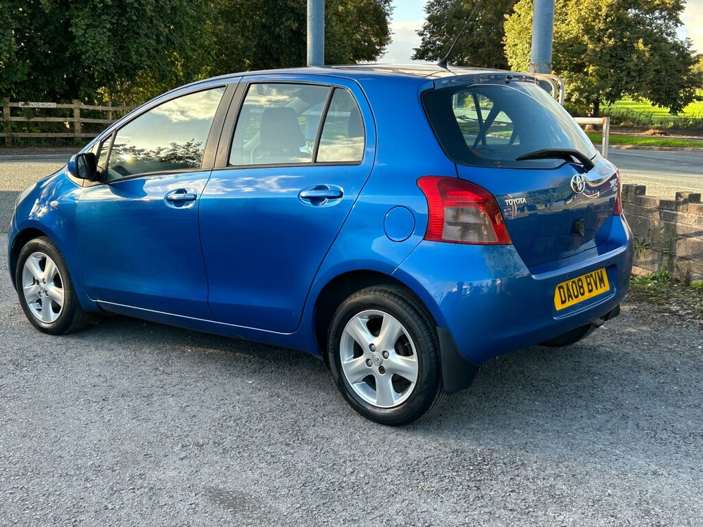 Toyota Yaris Silver #3