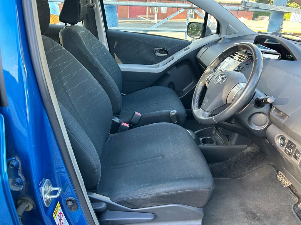 Toyota Yaris Silver #11