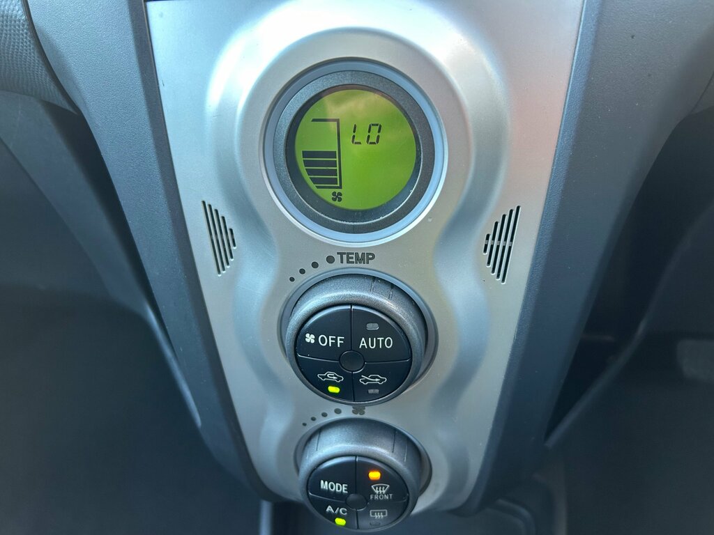 Toyota Yaris Silver #15