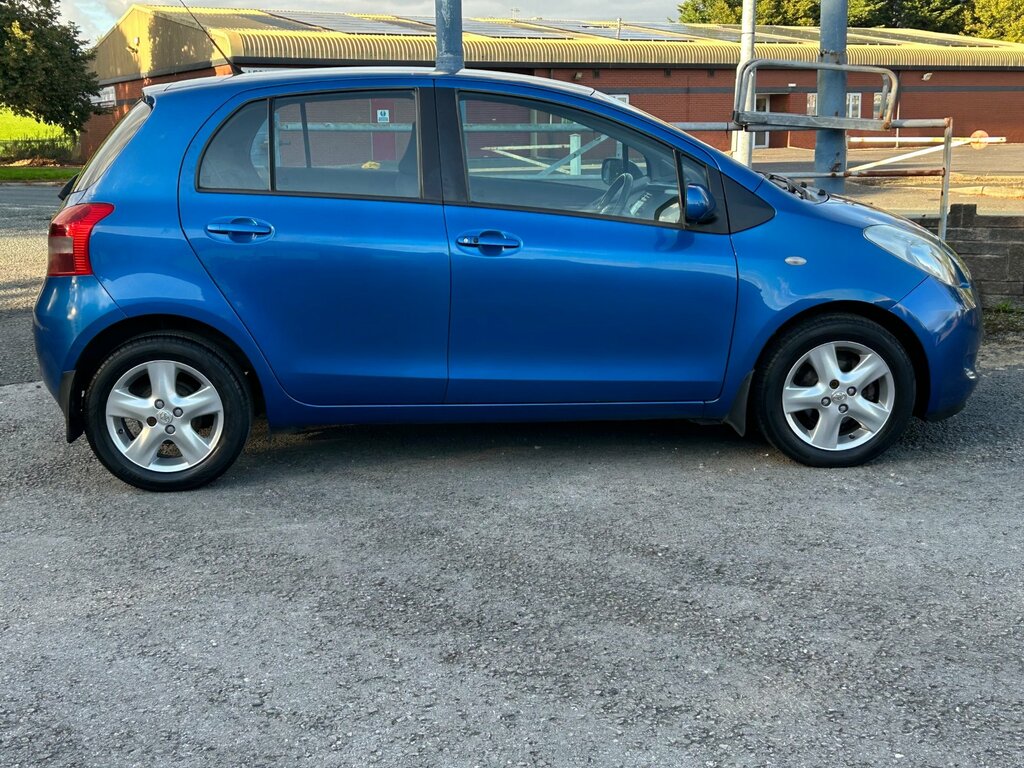 Toyota Yaris Silver #5