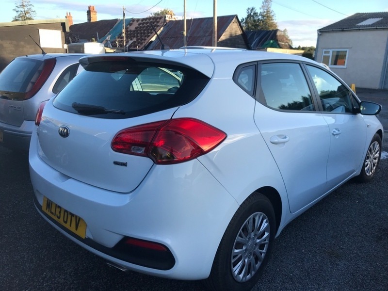 Kia Ceed Crdi 1 White #2