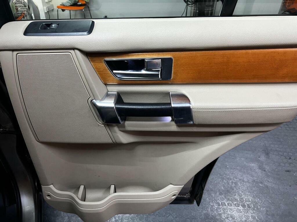 Land Rover Discovery 4 Hse Black #38