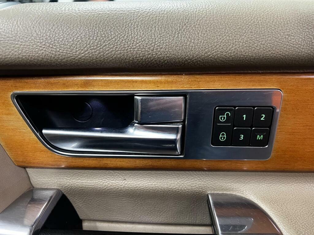 Land Rover Discovery 4 Hse Black #33