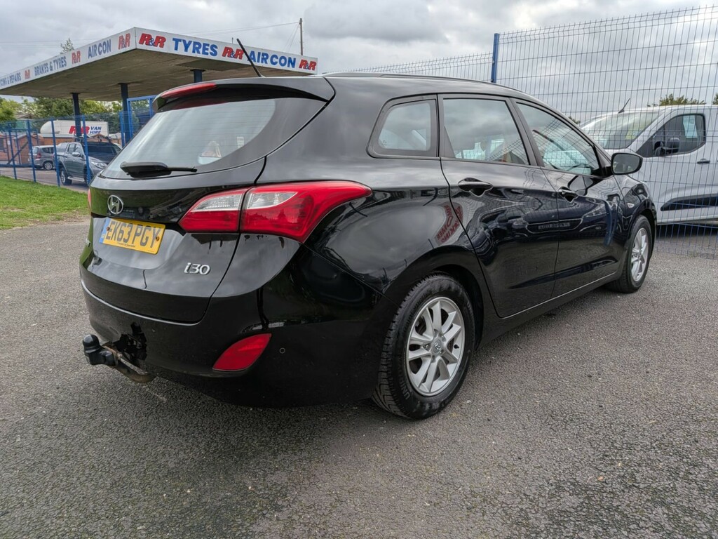 Hyundai I30 1.6 Crdi Blue Drive Active Black #4