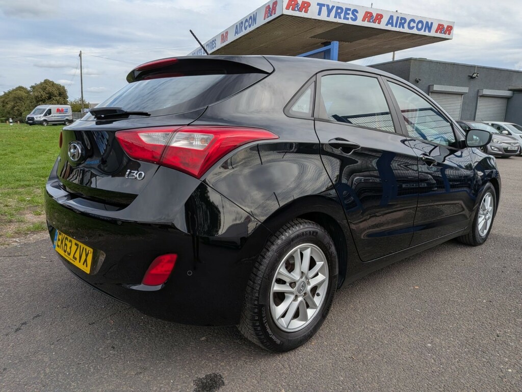 Hyundai I30 1.6 Crdi Blue Drive Active Black #4
