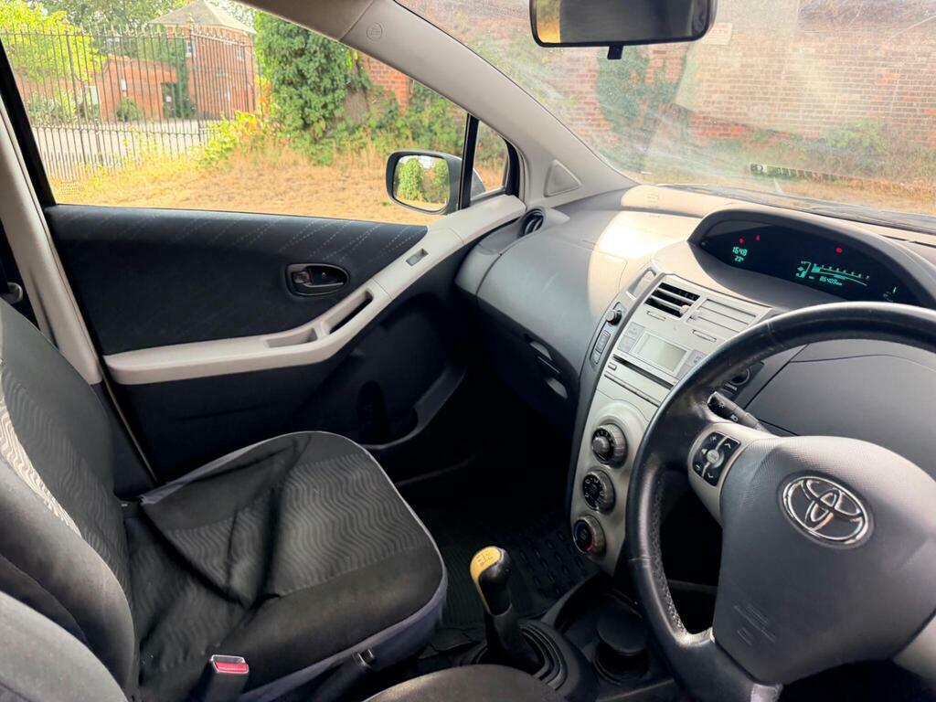 Toyota Yaris Tr Black #22