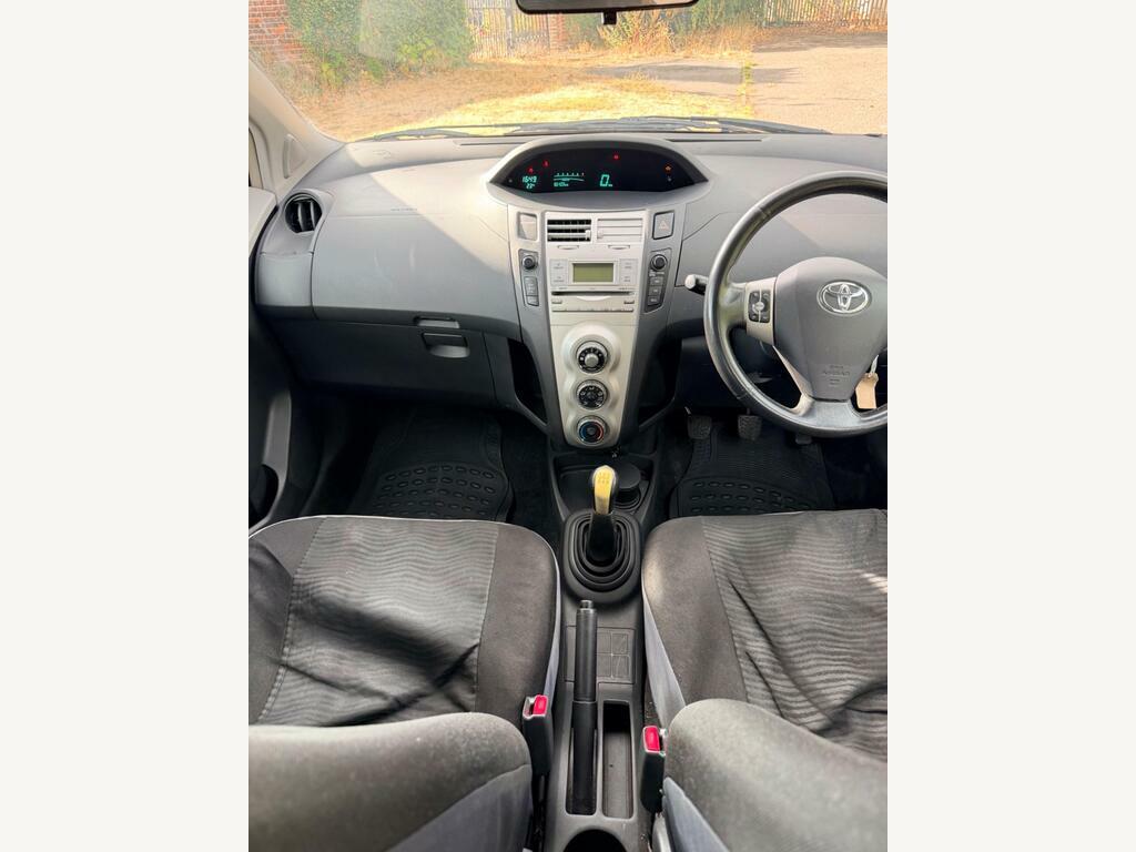 Toyota Yaris Tr Black #28