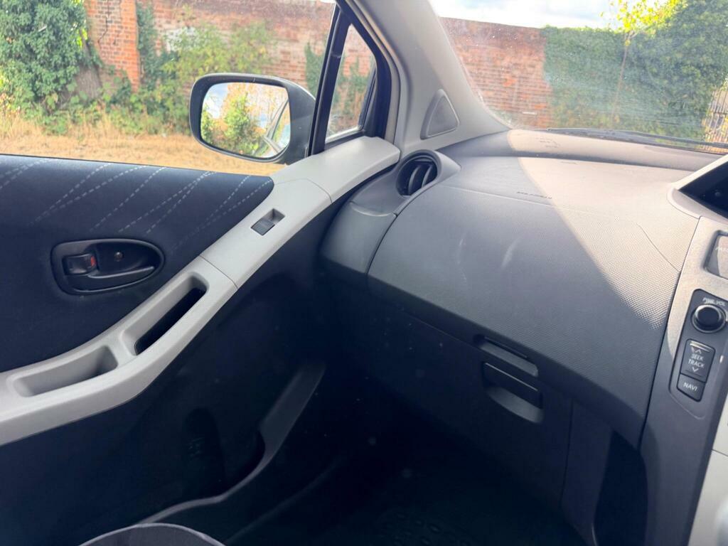 Toyota Yaris Tr Black #30