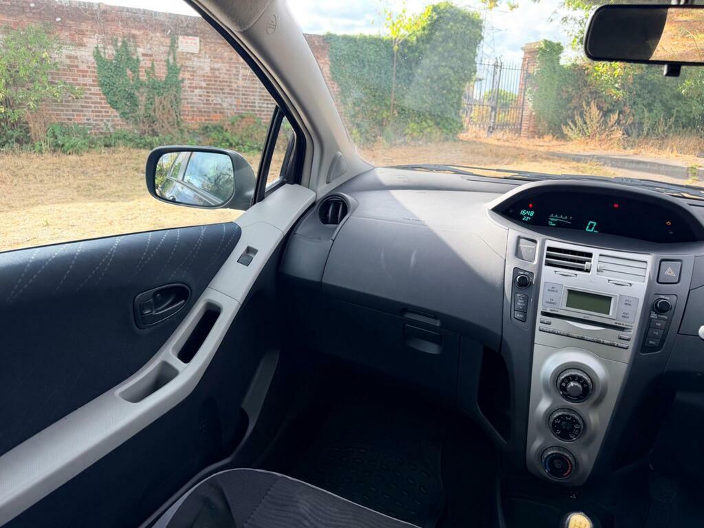 Toyota Yaris Tr Black #27