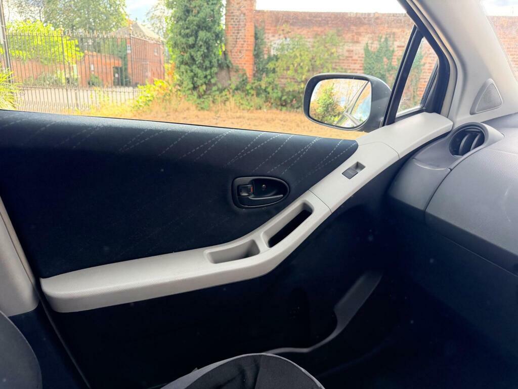 Toyota Yaris Tr Black #29