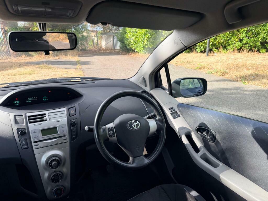 Toyota Yaris Tr Black #26
