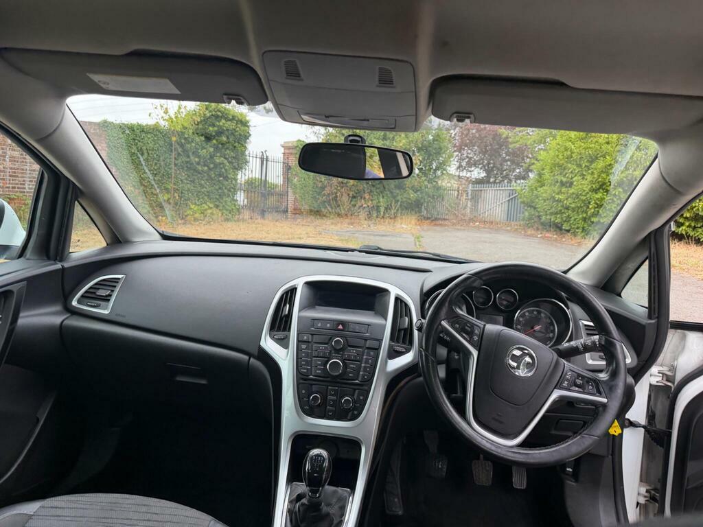 Vauxhall Astra Astra Elite White #35