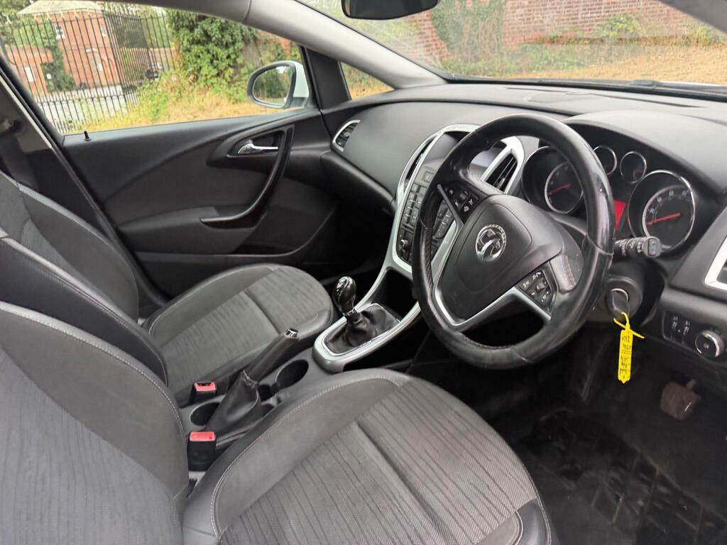 Vauxhall Astra Astra Elite White #24