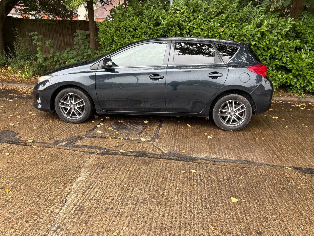 Toyota Auris 1.4 D-4d Icon Plus Euro 5 Ss Grey #2