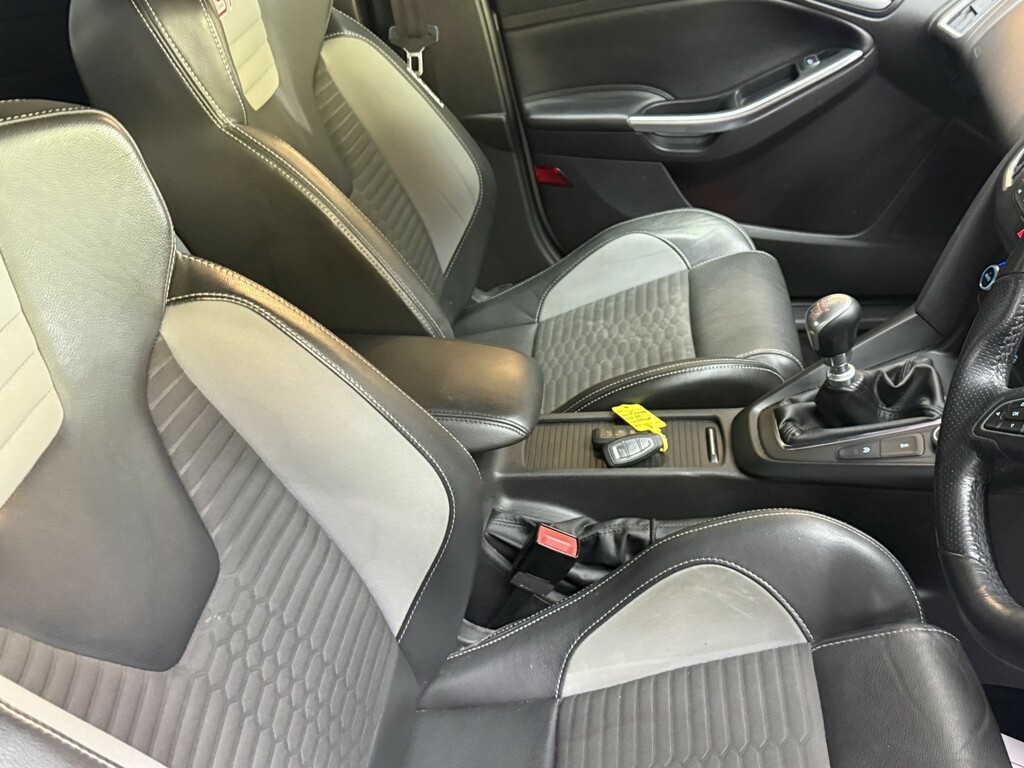 Ford Focus 1.5 Zetec Tdci 118 Bhp Black #19