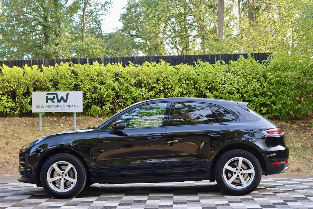 Porsche Macan 2.0T Pdk 4Wd Euro 6 Ss LO68BHE Black
