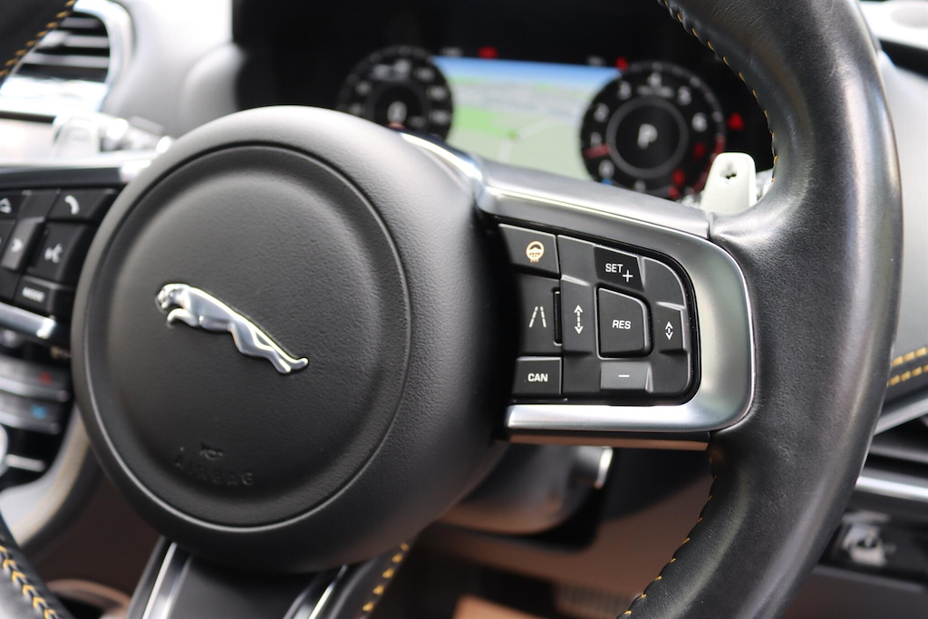 Jaguar F-Pace Prestige Silver #58