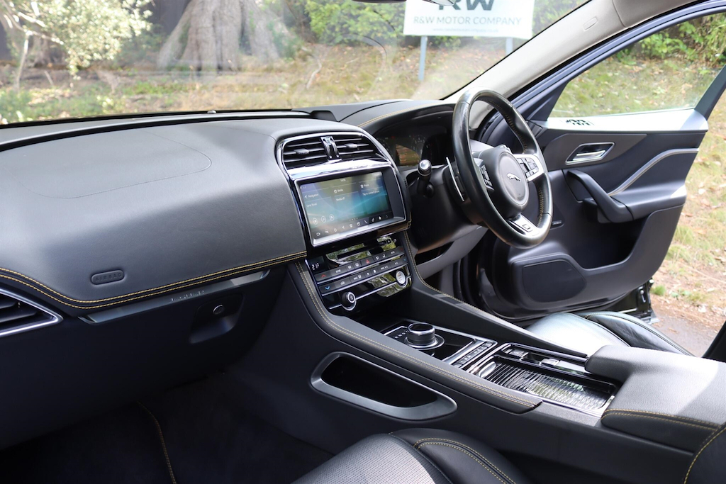 Jaguar F-Pace Prestige Silver #9