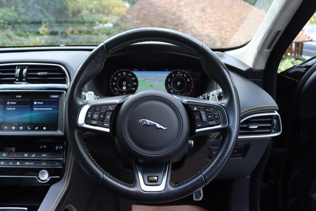 Jaguar F-Pace Prestige Silver #60