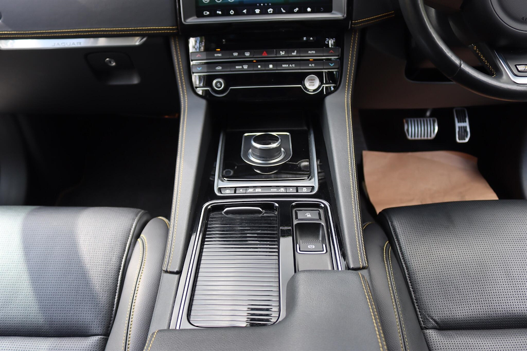 Jaguar F-Pace Prestige Silver #8