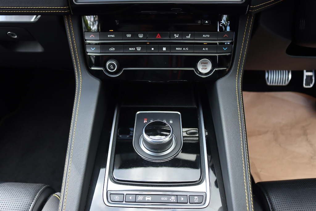 Jaguar F-Pace Prestige Silver #43