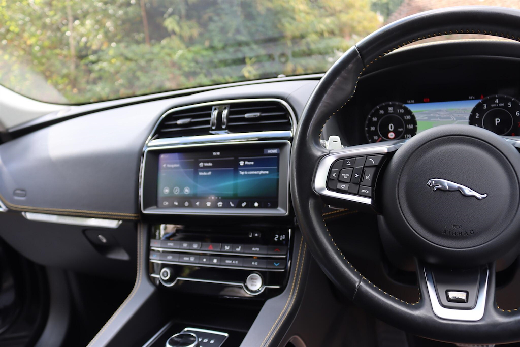 Jaguar F-Pace Prestige Silver #32