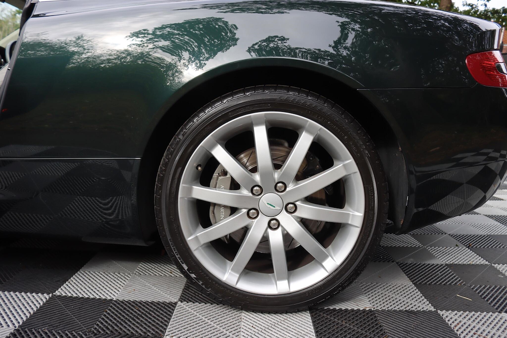 Aston Martin DB9 Aston Martin Db9 5.9 Seq #65
